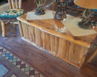 Customer med cedar chest