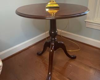 Mahogany Finish Pedestal Side Table