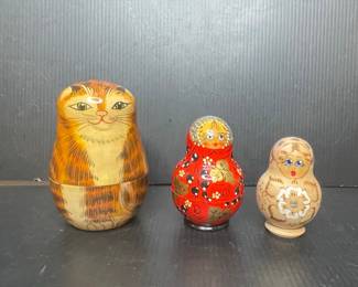 Hand-Painted Wooden Nesting Dolls (Matryoshka)