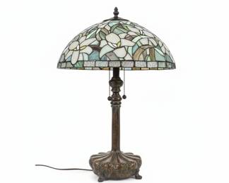 Tiffany Style Stained Glass Table Lamp with Floral Motif