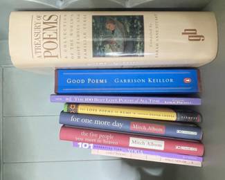 A Treasury of Poems: A Collection of the World's Most Famous and Familiar Verse