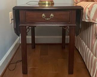 Vtg Mahogany Drop Leaf Pembroke Table