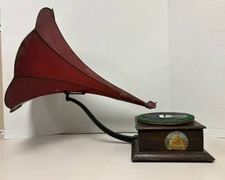 02 Antique Grand BusyBeeDisc Phonograph