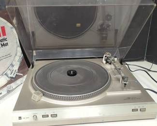 Dual CS 607 Turntable