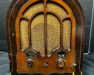 RCA Victor R28P Cathedralstyle Tube Radio