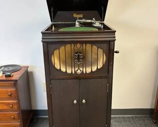 Antique Brunswick Phonograph With Record Album Holder Booksno records