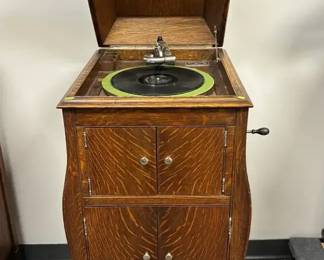 Antique Victor Victrola Phonograph Record Player