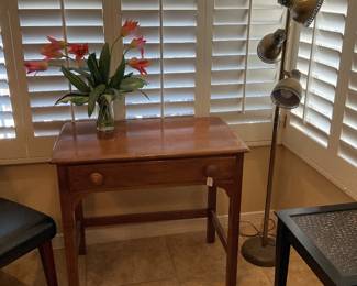 Small table/desk-33x19x39