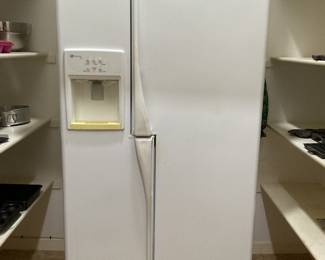 Refrigerator 