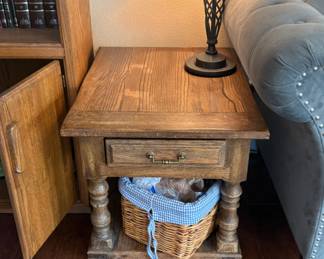 End table / night stand (wood)