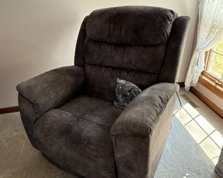 Like new electric recliner