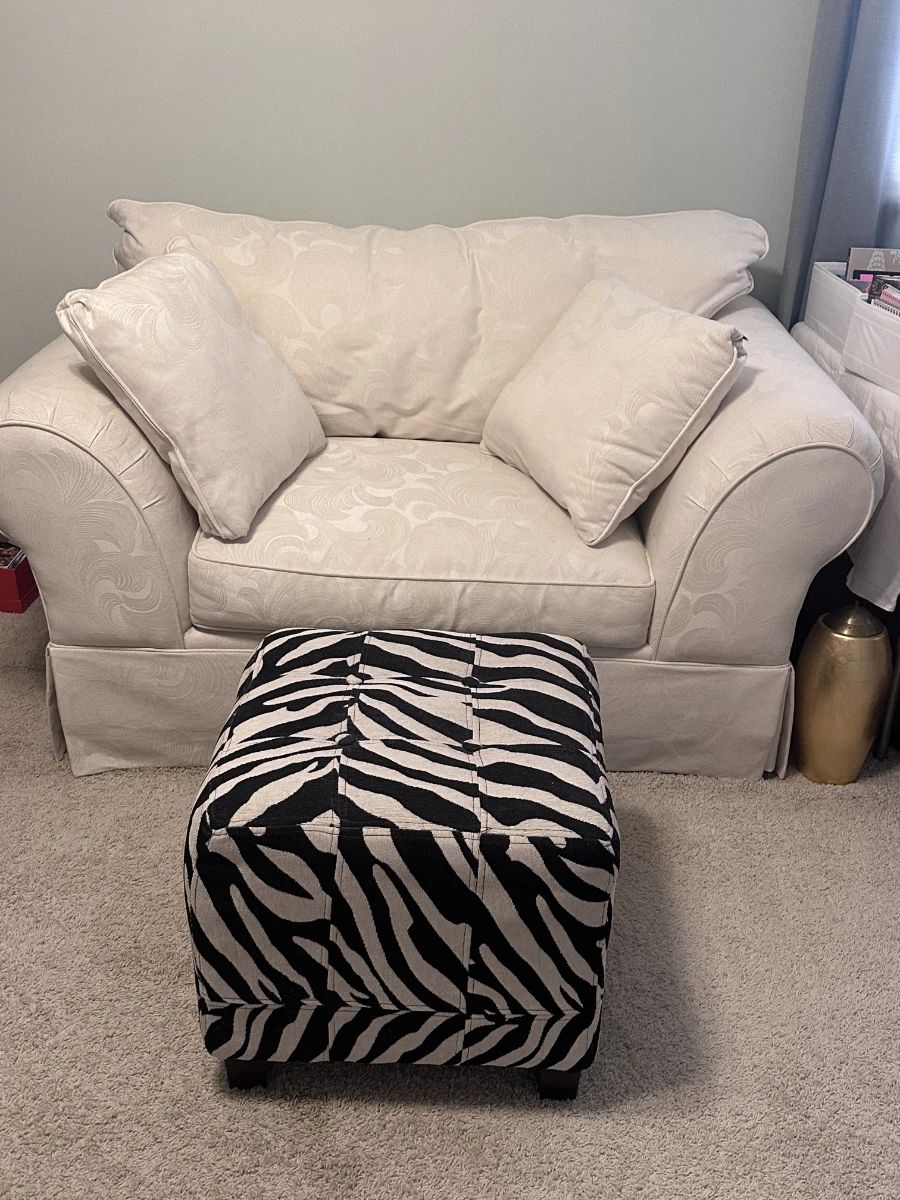 FURNITURE  SIDE CHAIR  STOOL