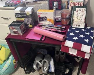 CAMERABP MONITOR SHOESFLAGMISC.