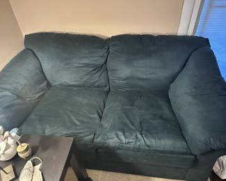 FURNITURE  LOVE SEAT