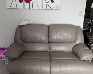 FURNITURE  RECLINING LOVE SEAT