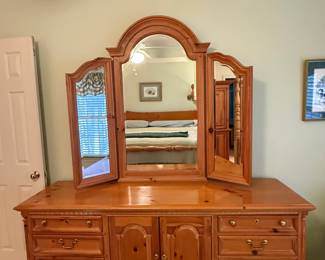 King Bedroom set Dresser