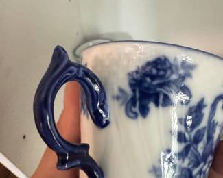 Cracker Barrel Blue Willow Pattern Porcelain Tea Set