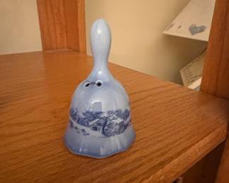 Blue Willow Pattern Ceramic Bell