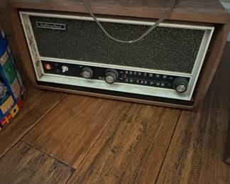 Hallicrafters AM/FM Tabletop Radio