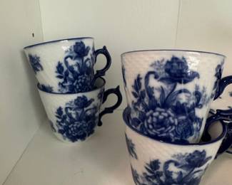 Cracker Barrel Blue Willow Pattern Porcelain Tea Set