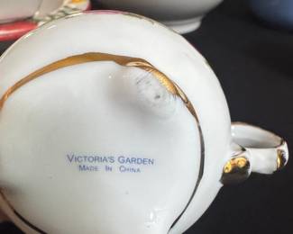 Victoria's Garden Miniature Teapot with Pink Roses