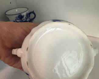 Cracker Barrel Blue Willow Pattern Porcelain Tea Set