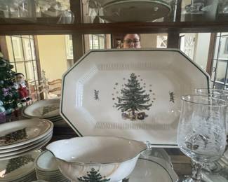 Pfaltzgraff Christmas Heritage Dinnerware Set