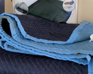 Moving Blankets (Set of 2) with Soft-Gel Seat Cushion Box