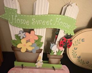 Home Sweet Home Picket Fence Welcome Sign with Flowers and Ladybug