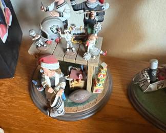 Las Vegas Raiders Christmas Carolers Figurine Set