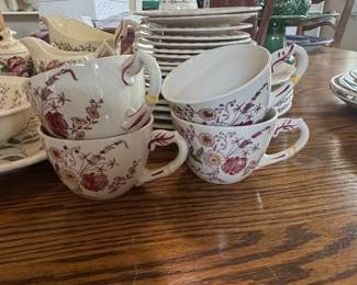 Vernon Kilns "Bhinny" Pattern Dinnerware Set