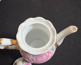 Victoria's Garden Teapot