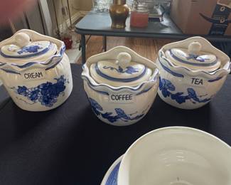 Vintage Blue Willow Pattern Canister Set