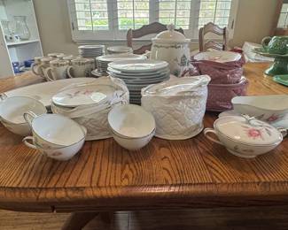 Noritake "Rosemarie" China Dinnerware Set