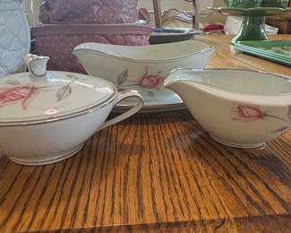 Noritake "Rosemarie" China Dinnerware Set