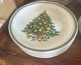 Carlton Sabin Christmas Tree Pattern Dinnerware Set