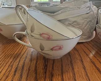 Noritake "Rosemarie" China Dinnerware Set