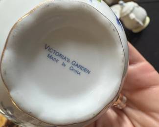 Victoria's Garden Teapot