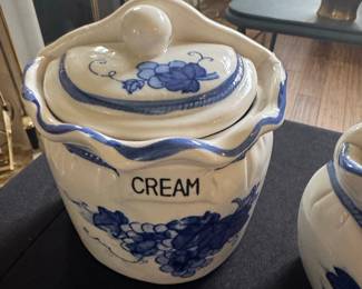 Vintage Blue Willow Pattern Canister Set