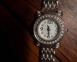 Women's Quartz Wristwatch with Rhinestone Bezel
