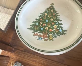 Pfaltzgraff Christmas Heritage Dinnerware Set