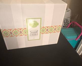 Scentsy "Love" Warmer and Wax Bar Set