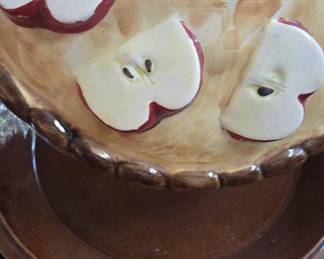 Ceramic Apple Pie Keeper Dish with Lid