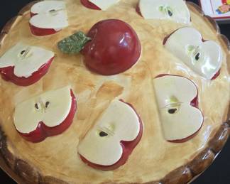 Ceramic Apple Pie Keeper Dish with Lid