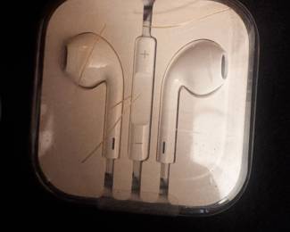 Apple EarPods with 3.5mm Headphone Plug