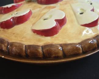 Ceramic Apple Pie Keeper Dish with Lid