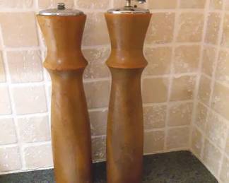 Wood Pepper Mill And Salt Shaker