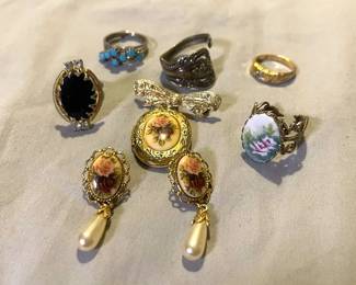 18kt HGE Love Ring, Costume Rings And Cameos