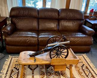 LEATHER LA-Z-BOY SOFA