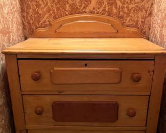 SMALL ANTIQUE CHEST OF DRAWERS - GREAT SHAPE